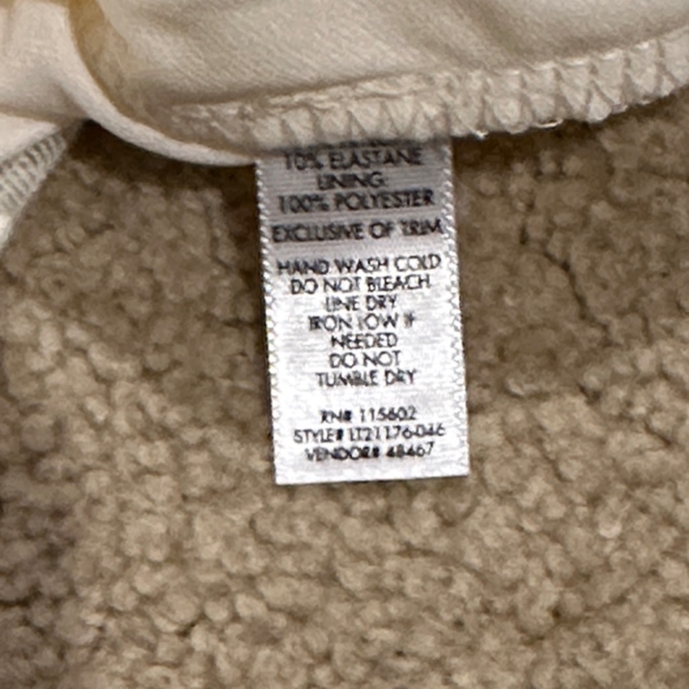 NWOT!! Elegant Lace Detail Blouse in Cream - Picture 7 of 7